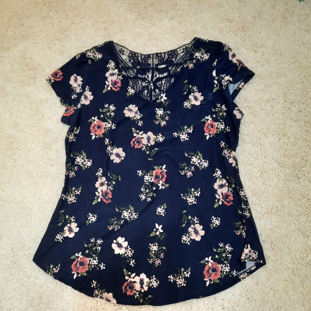 FLORAL CROCHET BACK BLOUSE SIZE XL